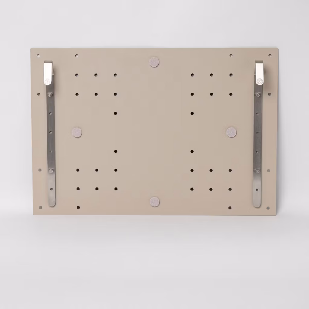 Bild 2 von 8 in EMBRACE | Nell TV-Mount Galerie