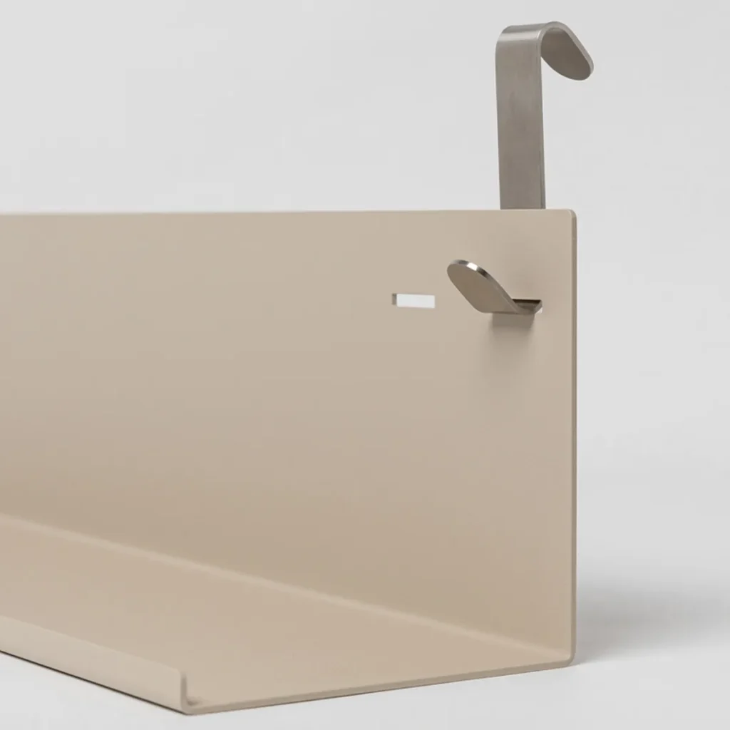 Bild 2 von 8 in EMBRACE | Nell Metal Shelf Galerie