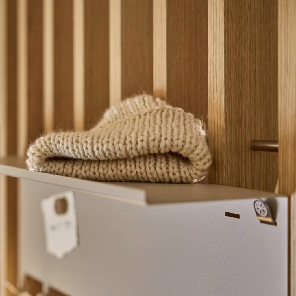 Bild 4 von 7 in EMBRACE | Nell Coat Rack Galerie