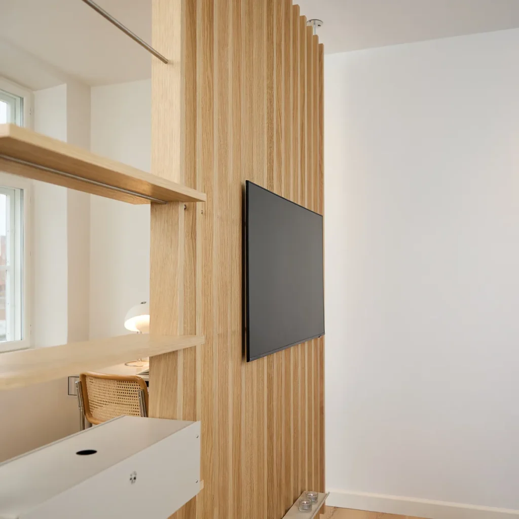 Bild 7 von 8 in EMBRACE | Nell TV-Mount Galerie