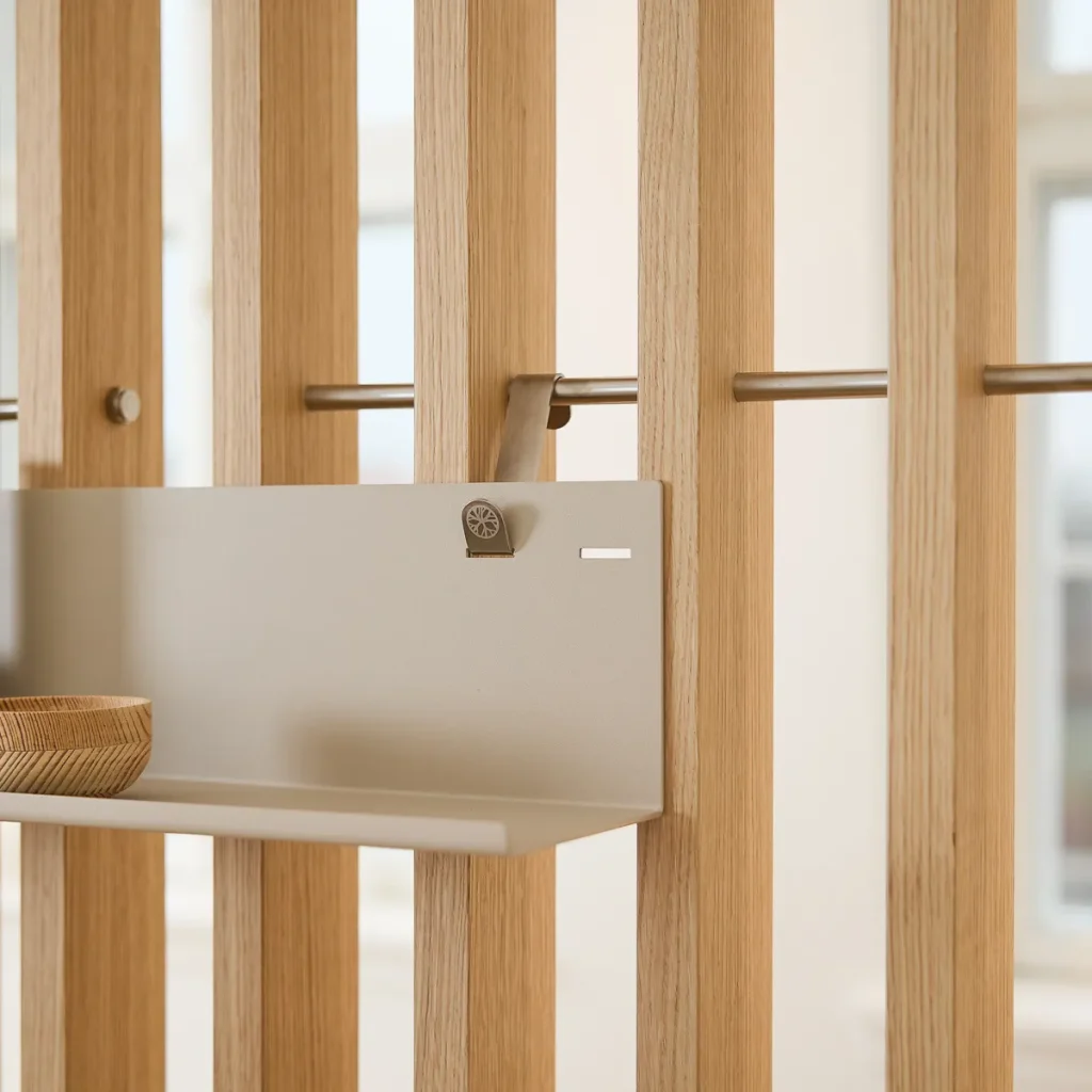 Bild 4 von 8 in EMBRACE | Nell Metal Shelf Galerie
